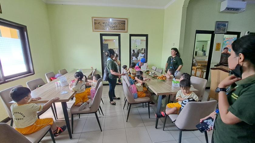 Mengenal Makanan Tradisional Khas Cirebon "Nasi Jamblang"