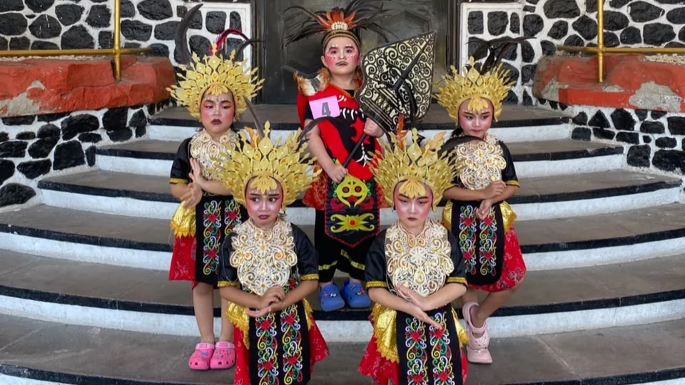 TKK PENABUR Cirebon Raih Juara 3 Tari Tradisional